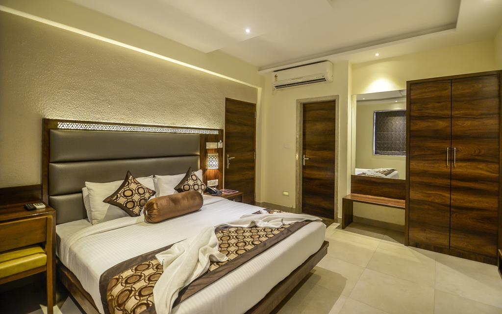 Sunkissed Plaza Hotel Калангуте Екстериор снимка