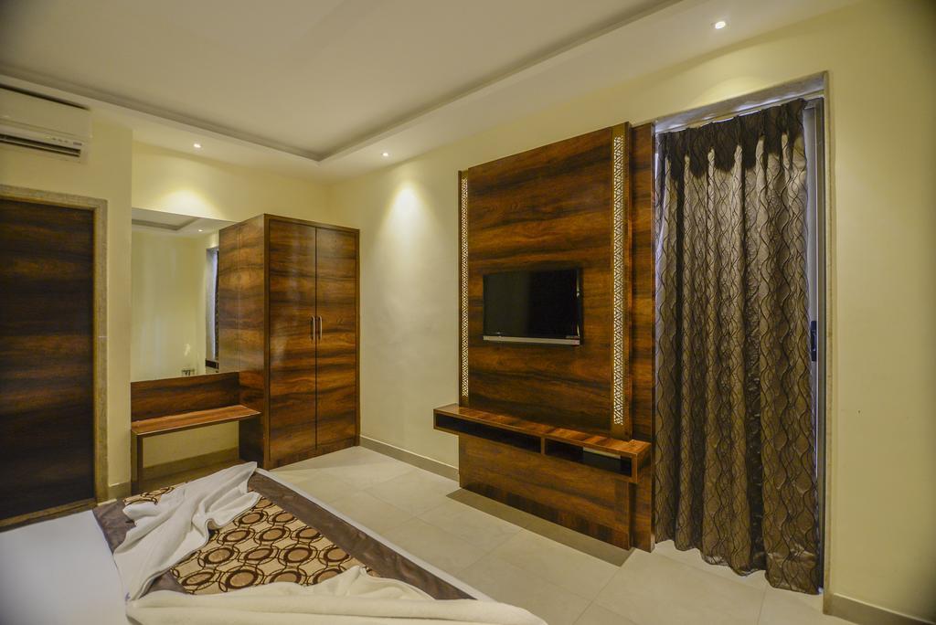 Sunkissed Plaza Hotel Калангуте Екстериор снимка