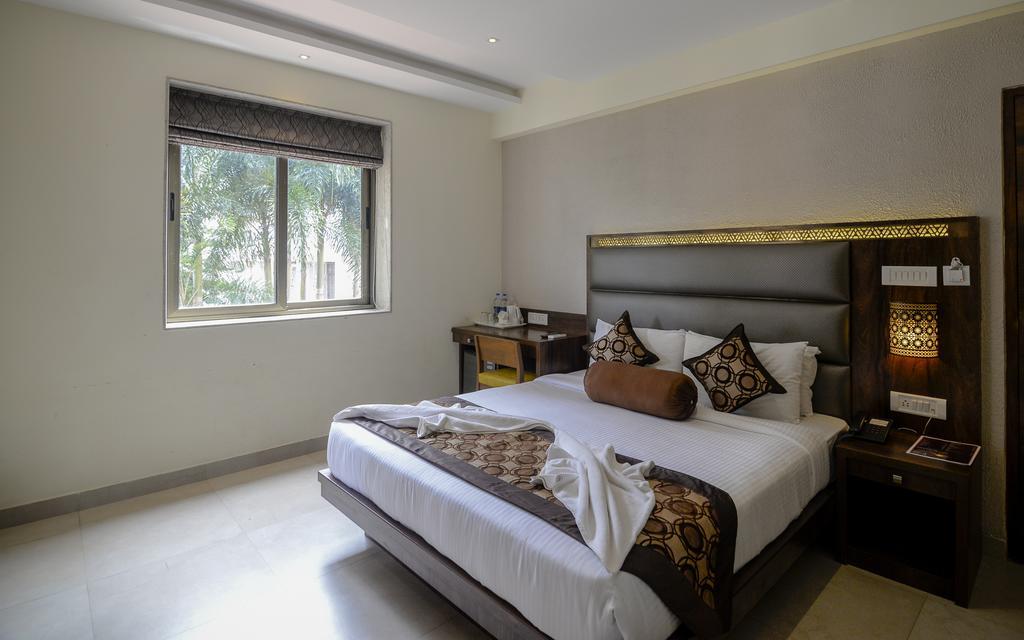 Sunkissed Plaza Hotel Калангуте Екстериор снимка