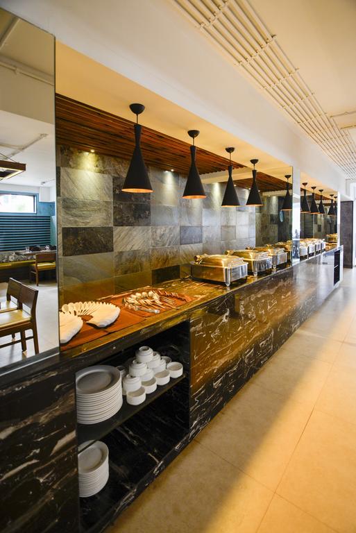 Sunkissed Plaza Hotel Калангуте Екстериор снимка
