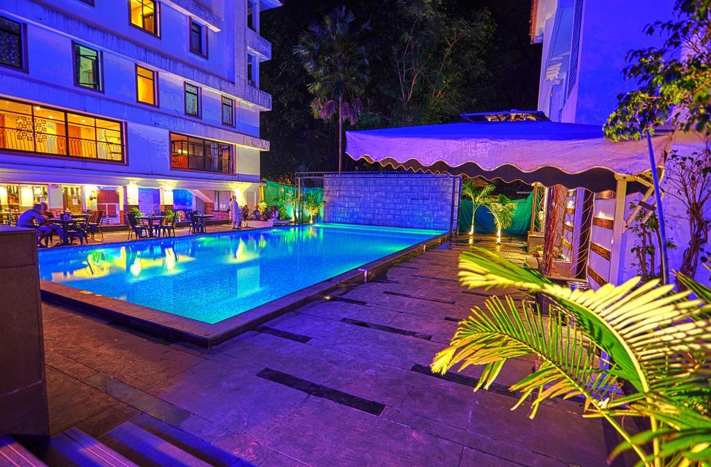 Sunkissed Plaza Hotel Калангуте Екстериор снимка