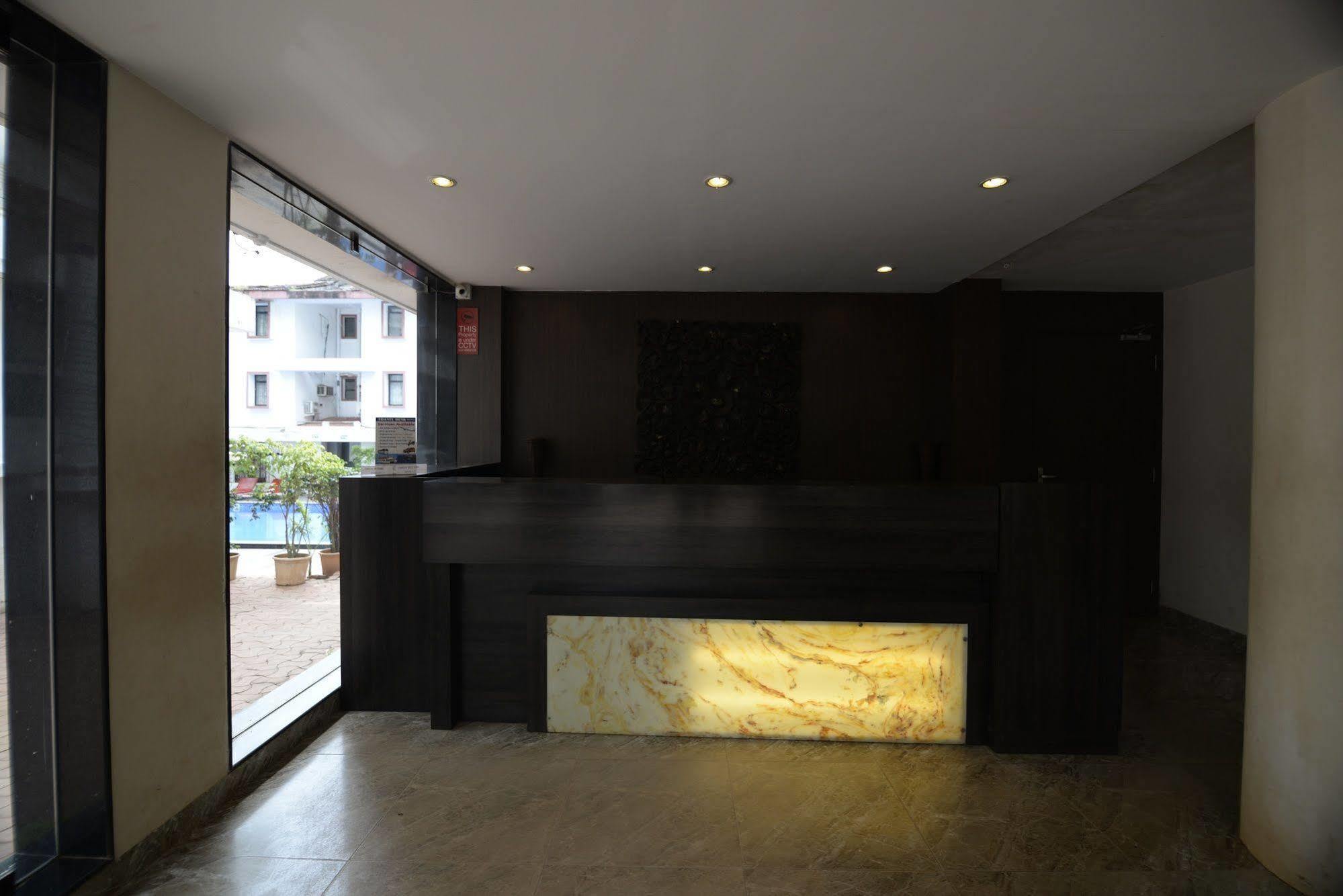 Sunkissed Plaza Hotel Калангуте Екстериор снимка