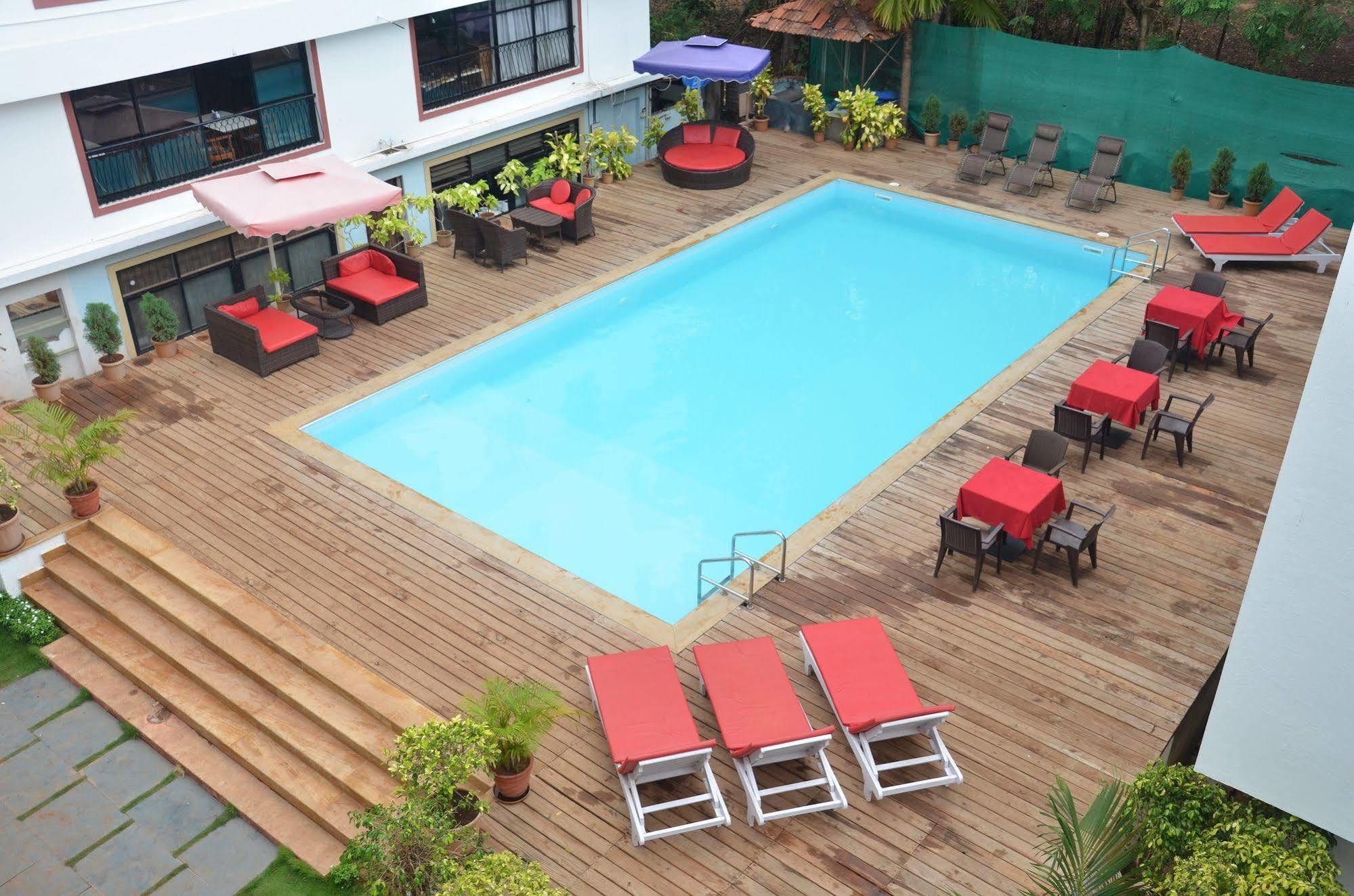 Sunkissed Plaza Hotel Калангуте Екстериор снимка
