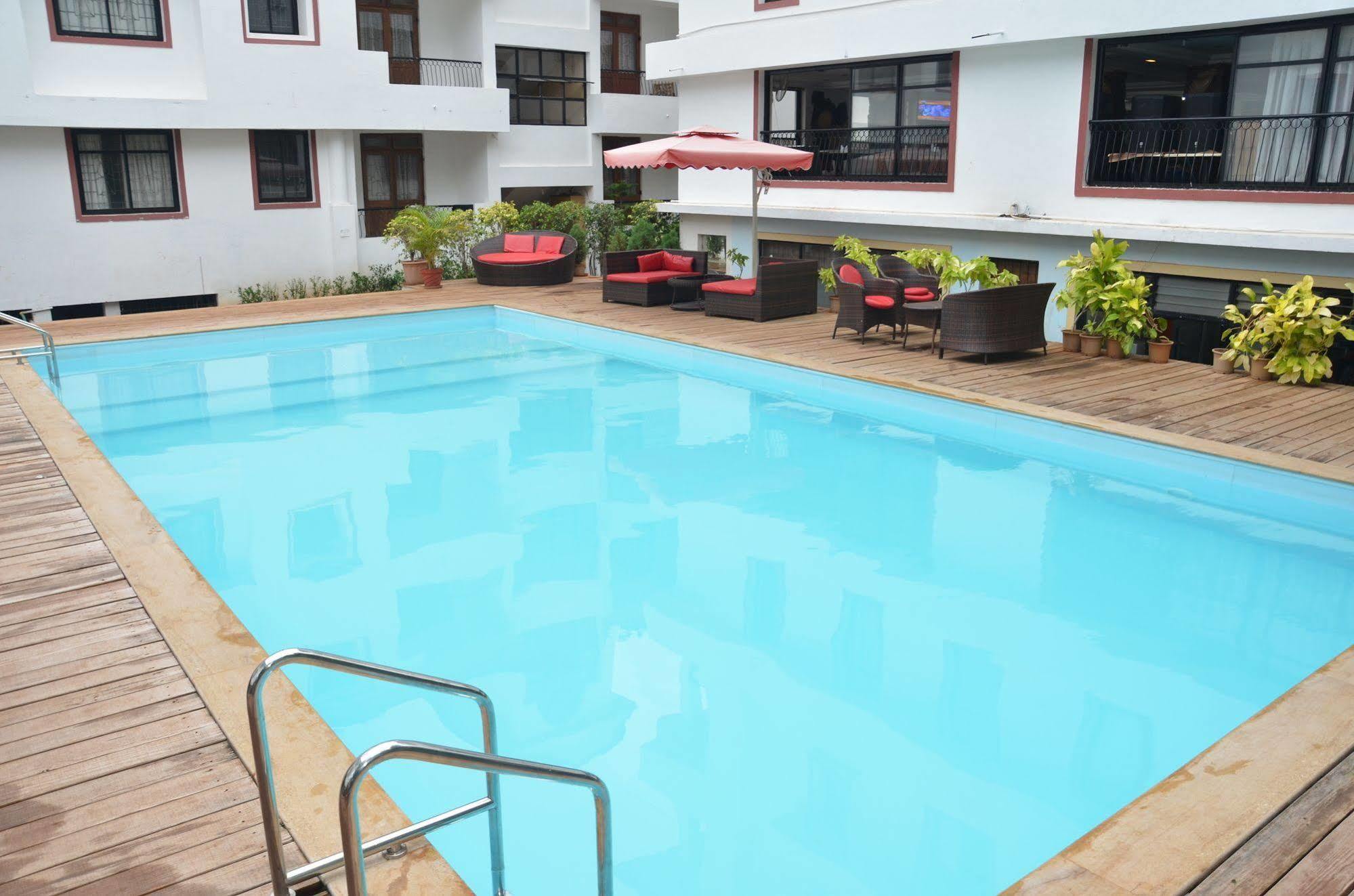 Sunkissed Plaza Hotel Калангуте Екстериор снимка