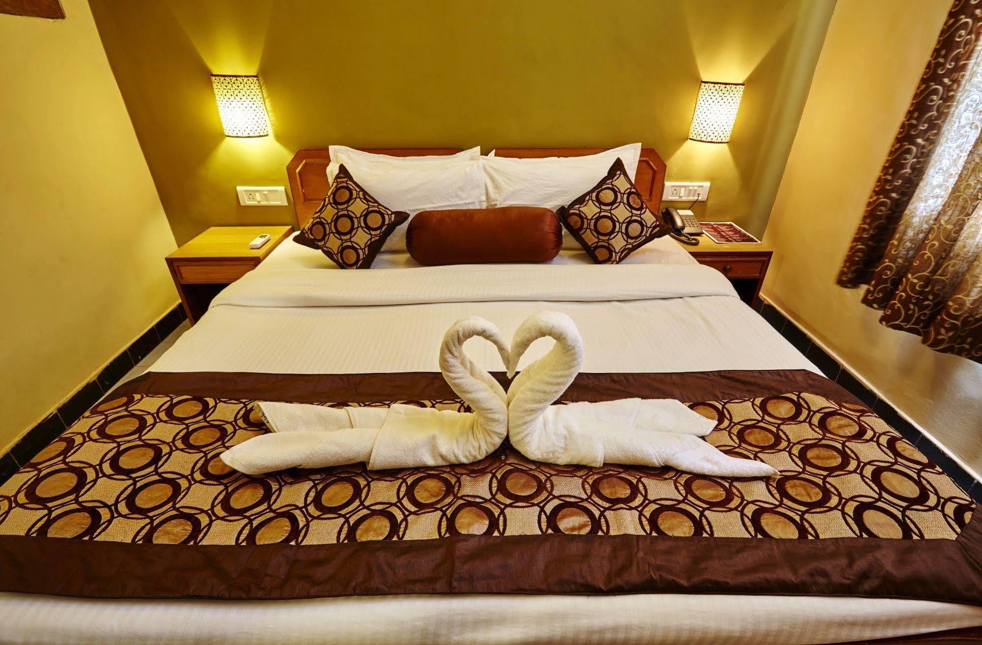 Sunkissed Plaza Hotel Калангуте Екстериор снимка
