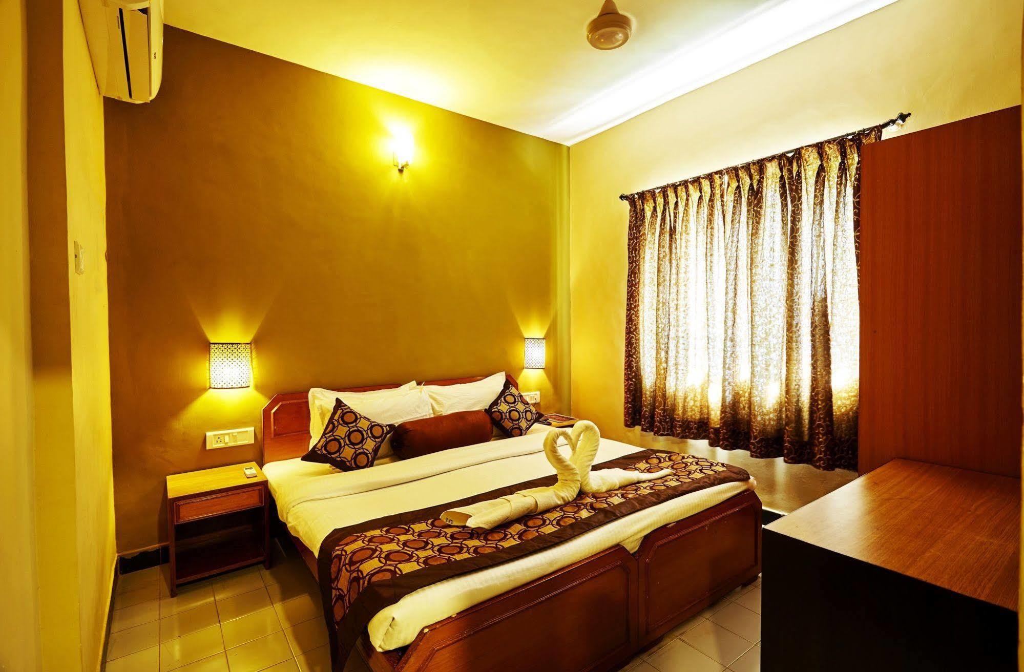 Sunkissed Plaza Hotel Калангуте Екстериор снимка